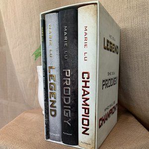 RARE Legend Trilogy Box Set with Bonus book